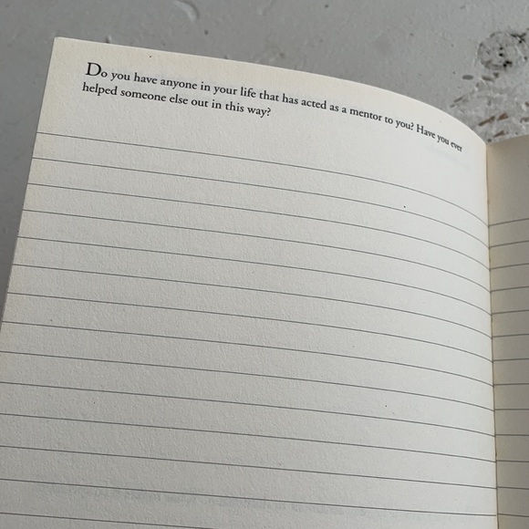 [ 300 Writing Prompts Notebook Meditation Journal - Picture 2 of 3